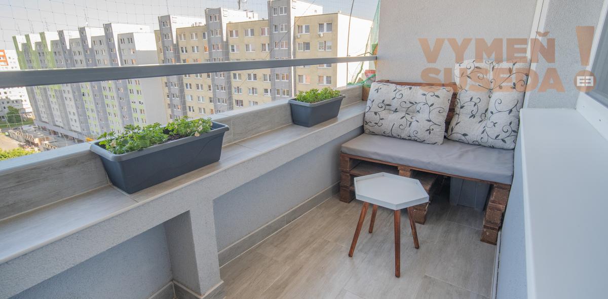 PREDANÉ - VÝNIMOČNÝ 1 IZB. BYT S LOGGIOU PO PRÉMIOVEJ REKONŠTRUKCII, ROVNIANKOVA ul., BA V. – PETRŽALKA