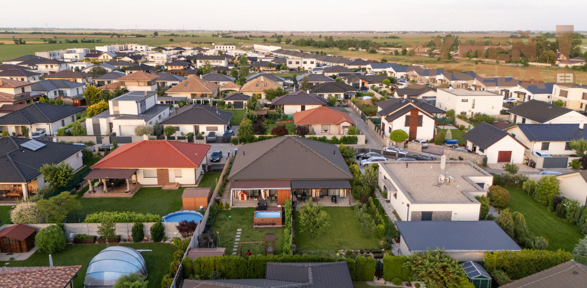 PREDANÉ – 4 izb. rodinný dom 97m2 na 3 á pozemku len 10km od Bratislavy v Miloslavove, Muškátová ul.