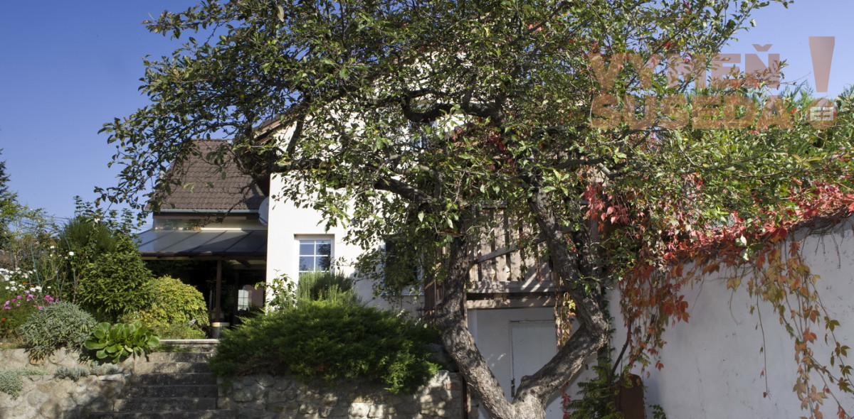 PRENAJATÉ - Jedinečný priestranny 5 izb. rodinný dom s príjemnou záhradou, Devínska Nová Ves