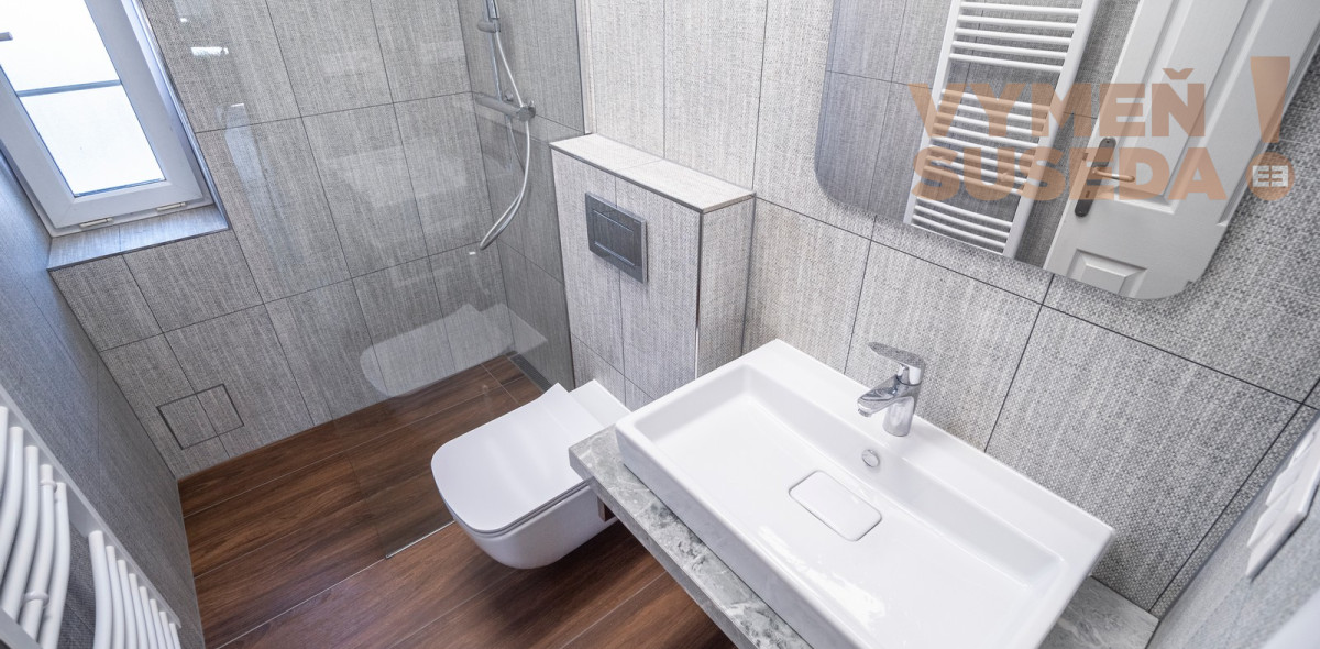 PRENAJATÉ - Jedinečný priestranny 5 izb. rodinný dom s príjemnou záhradou, Devínska Nová Ves