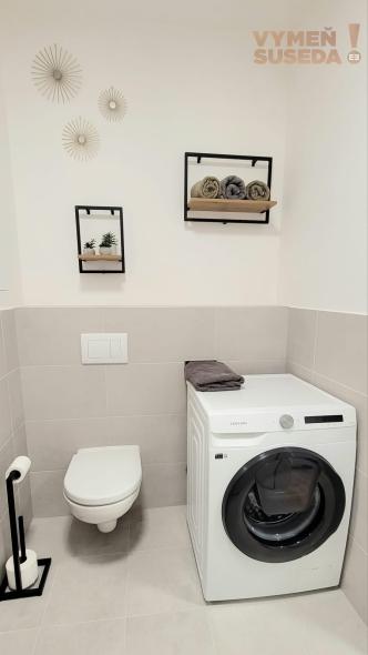 PRENAJATÉ! - PRENÁJOM / Svetlý 2 -izbový byt s dvoma balkónmi, Slnečnice