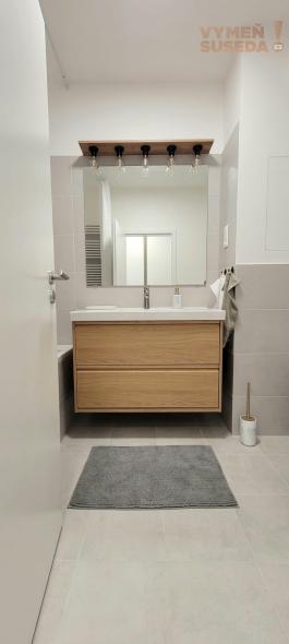 PRENAJATÉ! - PRENÁJOM / Svetlý 2 -izbový byt s dvoma balkónmi, Slnečnice