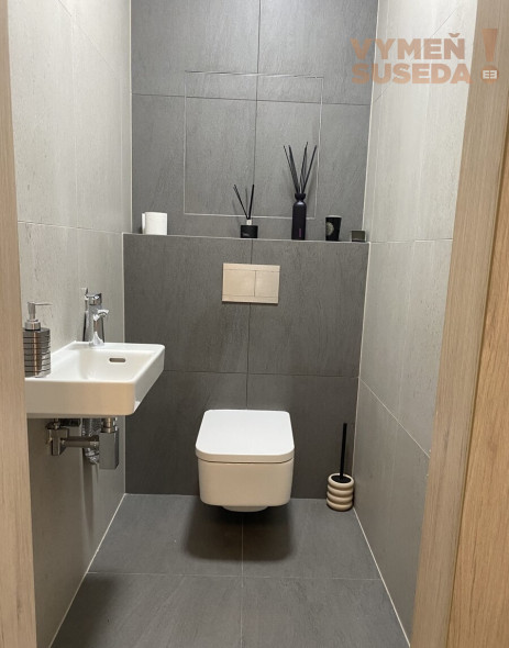 PREDANÉ! - NA PREDAJ KRÁSNY PRESVETLENÝ 2.IZB BYT S LOGGIOU - NOVÉ MESTO / BELÁRIA KOLIBA, SVÄTOVAVRINECKÁ UL.