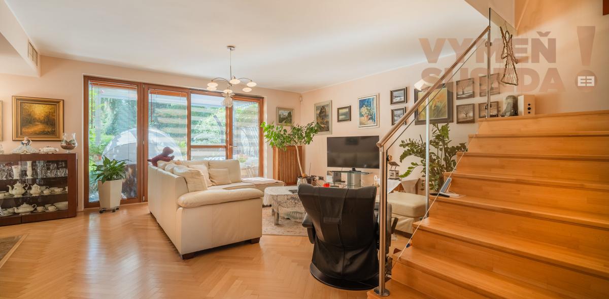 VYMEŇ SUSEDA! – PONÚKAME NA PREDAJ VÝNIMOČNÝ 5 IZBOVÝ RODINNÝ DOM, STUPAVA