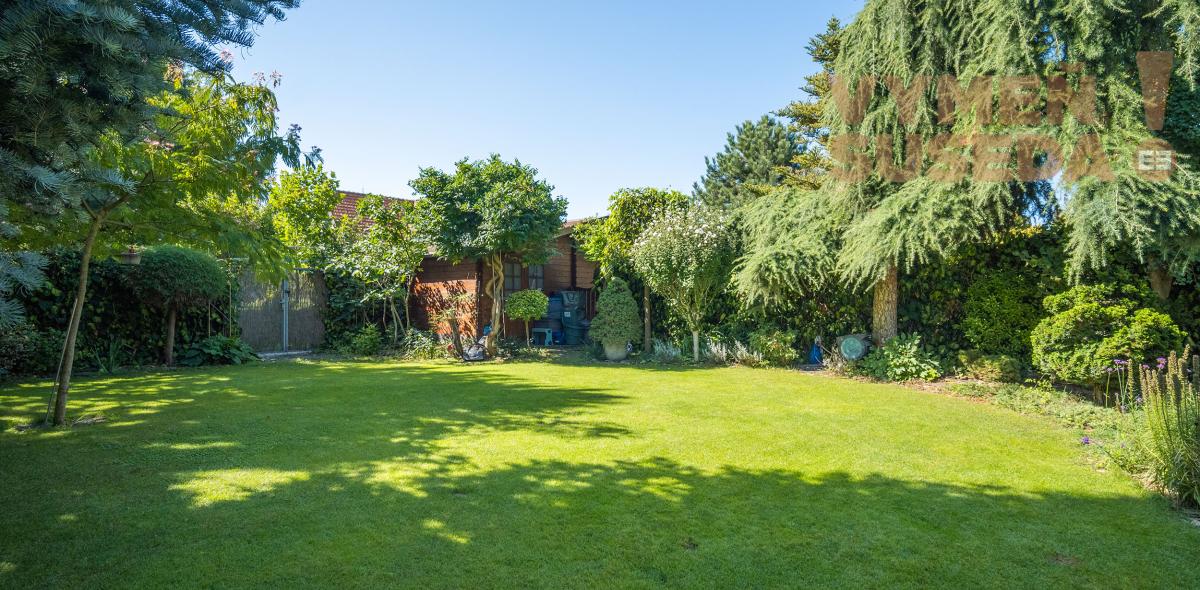 VYMEŇ SUSEDA! – PONÚKAME NA PREDAJ VÝNIMOČNÝ 5 IZBOVÝ RODINNÝ DOM, STUPAVA