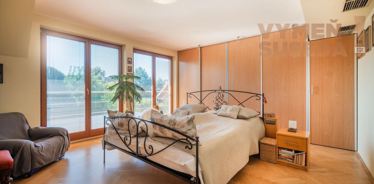 VYMEŇ SUSEDA! – PONÚKAME NA PREDAJ VÝNIMOČNÝ 5 IZBOVÝ RODINNÝ DOM, STUPAVA