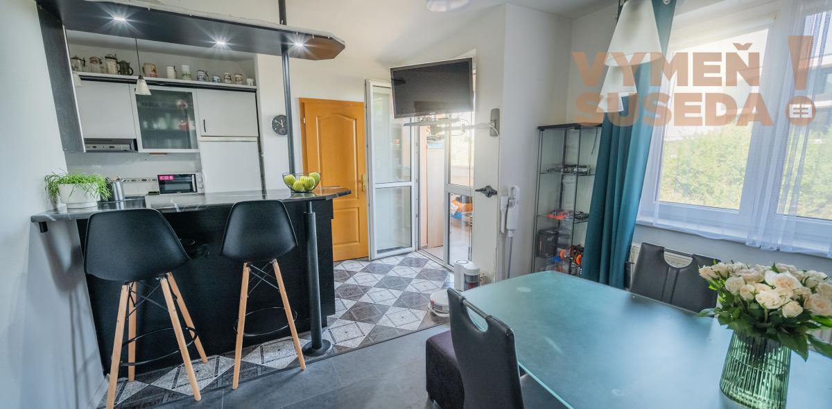 VYMEŇ SUSEDA! - VÝNIMOČNÝ VELKOMETRÁŽNY 3 IZB. BYT 131.00 m2, S DVOMA TERASAMI, VYHĽADÁVANÁ LOKALITA, BA IV, DÚBRAVKA