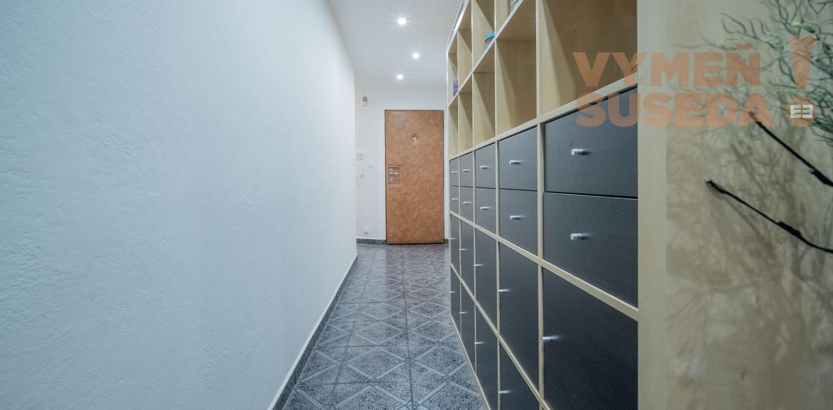 VYMEŇ SUSEDA! - VÝNIMOČNÝ VELKOMETRÁŽNY 3 IZB. BYT 131.00 m2, S DVOMA TERASAMI, VYHĽADÁVANÁ LOKALITA, BA IV, DÚBRAVKA