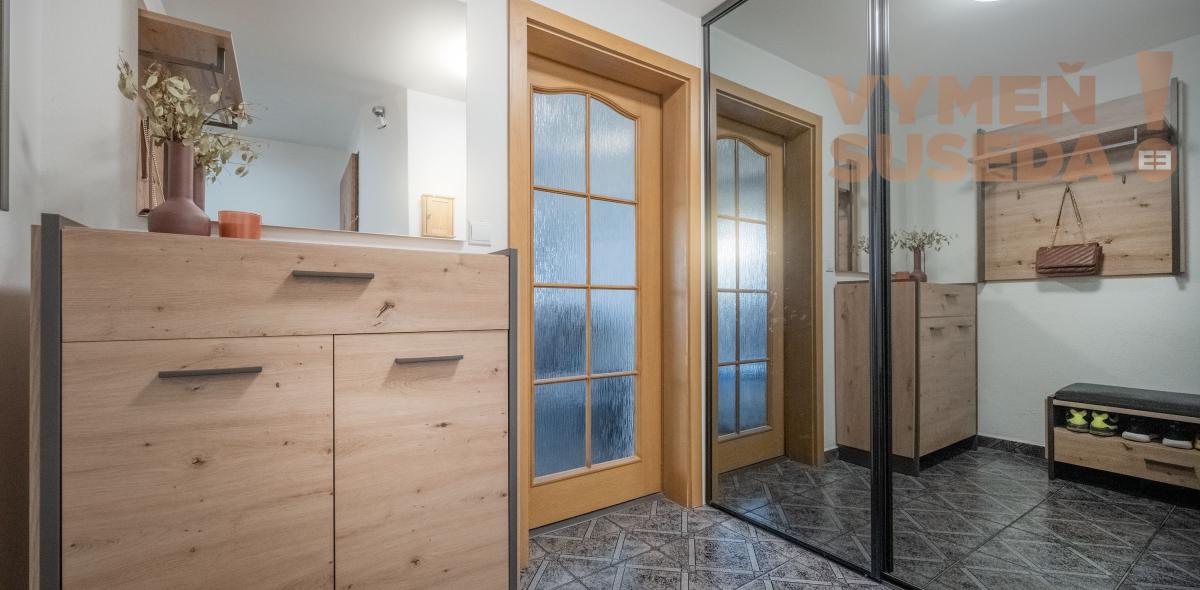 VYMEŇ SUSEDA! - VÝNIMOČNÝ VELKOMETRÁŽNY 3 IZB. BYT 131.00 m2, S DVOMA TERASAMI, VYHĽADÁVANÁ LOKALITA, BA IV, DÚBRAVKA