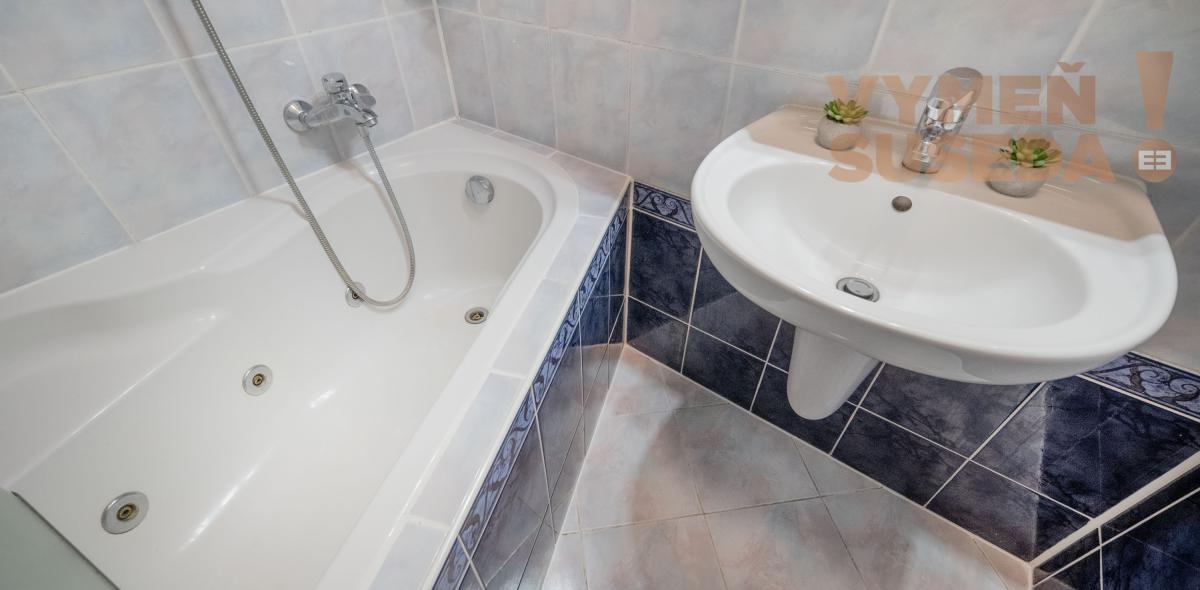 VYMEŇ SUSEDA! - VÝNIMOČNÝ VELKOMETRÁŽNY 3 IZB. BYT 131.00 m2, S DVOMA TERASAMI, VYHĽADÁVANÁ LOKALITA, BA IV, DÚBRAVKA