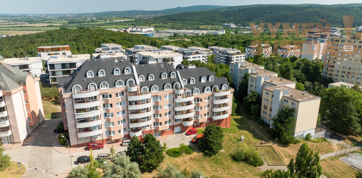 VYMEŇ SUSEDA! - VÝNIMOČNÝ VELKOMETRÁŽNY 3 IZB. BYT 131.00 m2, S DVOMA TERASAMI, VYHĽADÁVANÁ LOKALITA, BA IV, DÚBRAVKA