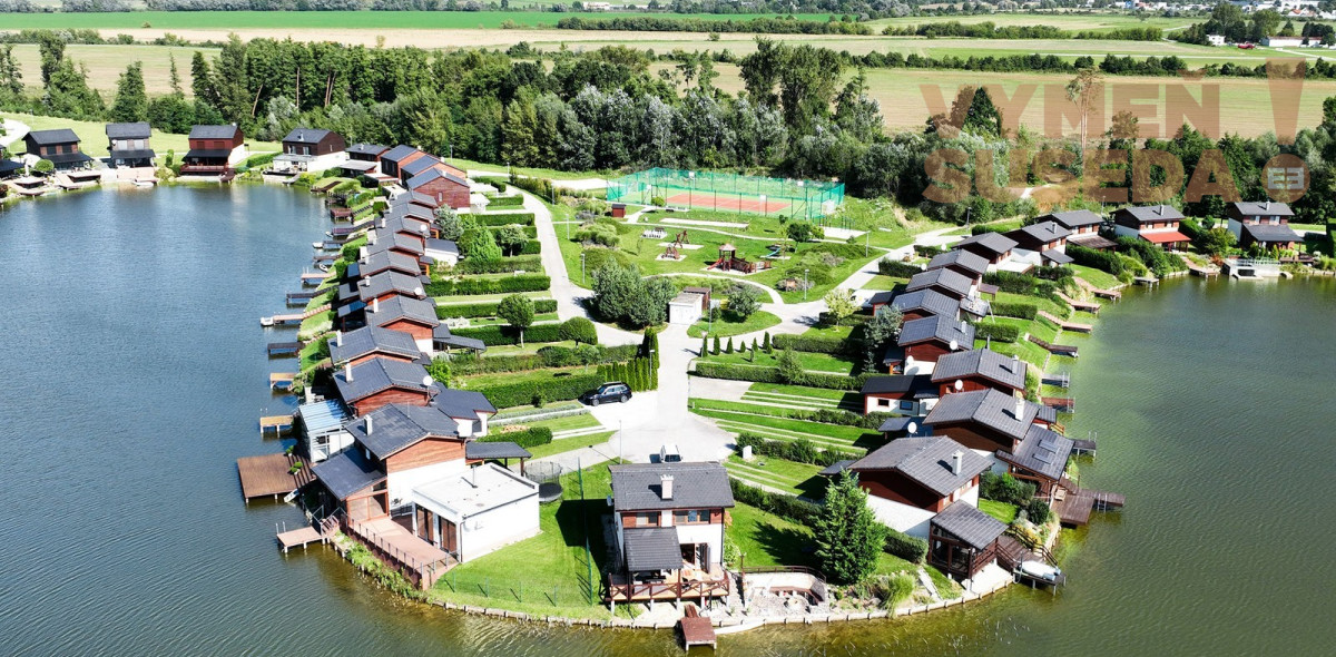 VYMEŇ SUSEDA! – VÝNIMOČNÁ NEHNUTELNOST pri Jazere v GOLF RESORT PENATI