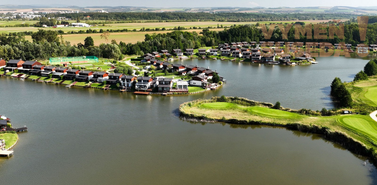 VYMEŇ SUSEDA! – VÝNIMOČNÁ NEHNUTELNOST pri Jazere v GOLF RESORT PENATI