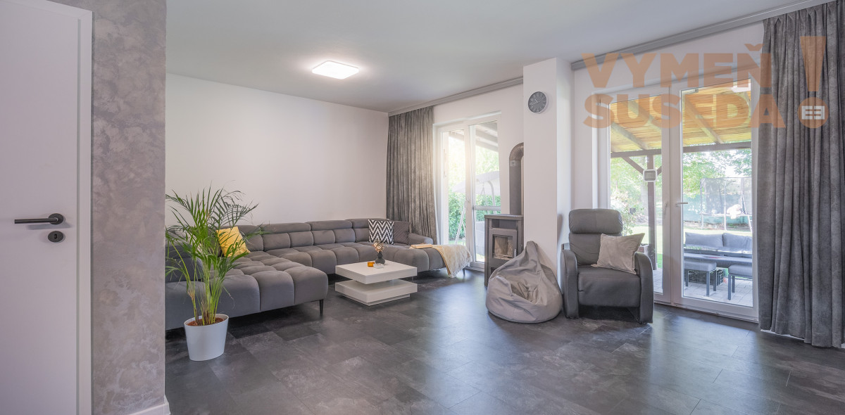 PREDANÉ! – SAMOSTATNÝ 4 IZB. RODINNÝ DOM S KRÁSNYM POZEMKOM, HVIEZDOSLAVOV