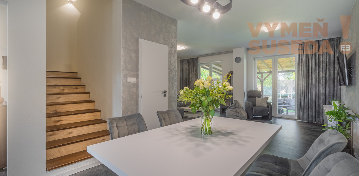 PREDANÉ! – SAMOSTATNÝ 4 IZB. RODINNÝ DOM S KRÁSNYM POZEMKOM, HVIEZDOSLAVOV