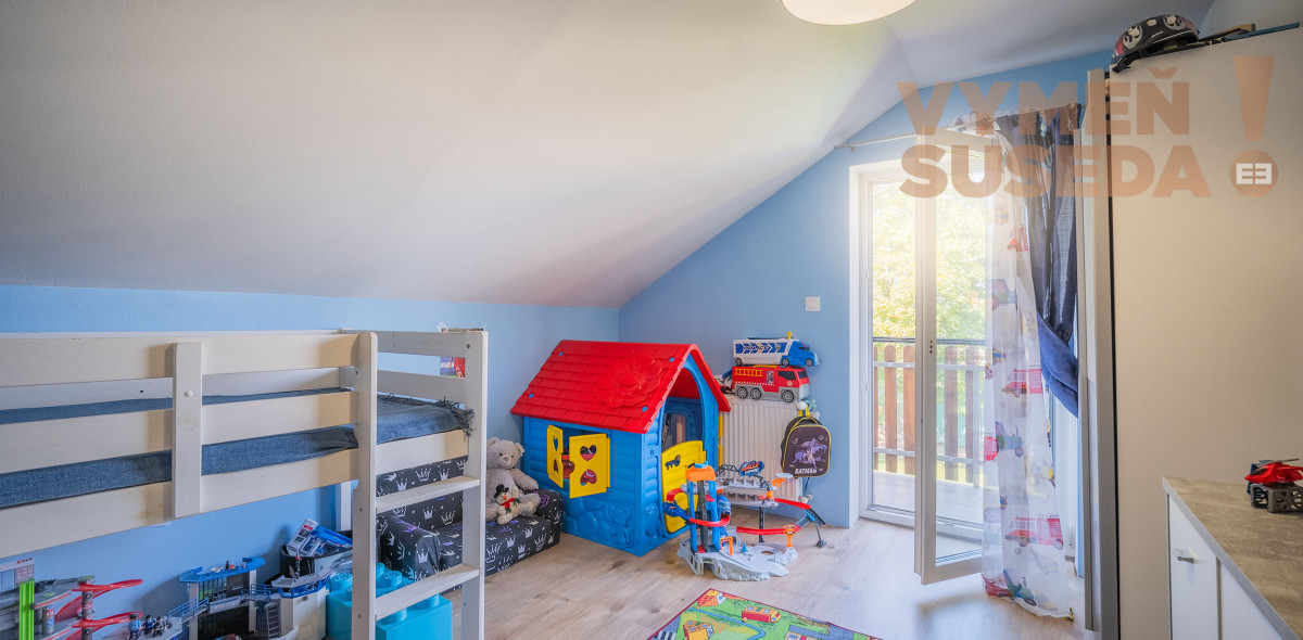 PREDANÉ! – SAMOSTATNÝ 4 IZB. RODINNÝ DOM S KRÁSNYM POZEMKOM, HVIEZDOSLAVOV