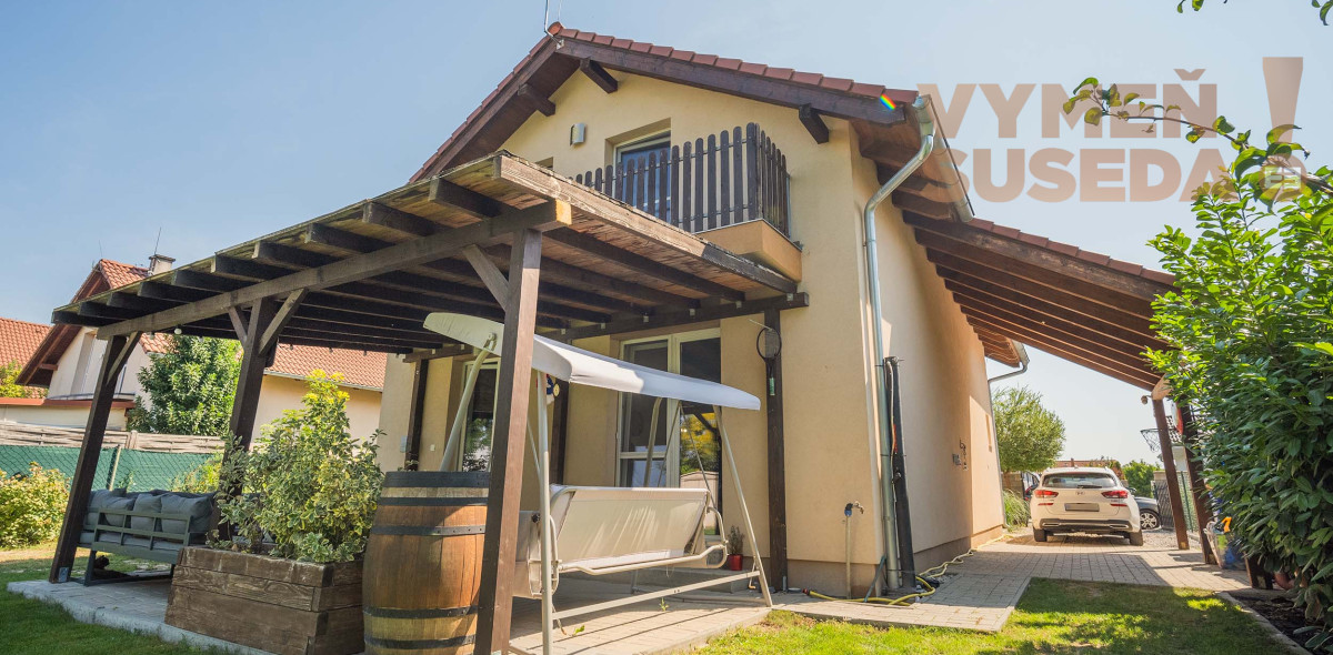 PREDANÉ! – SAMOSTATNÝ 4 IZB. RODINNÝ DOM S KRÁSNYM POZEMKOM, HVIEZDOSLAVOV