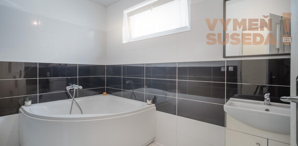 VYMEŇ SUSEDA! – VÝNIMOČNÝ 4 IZB. RD, KOMPLETNE ZARIADENÝ, HVIEZDOSLAVOV