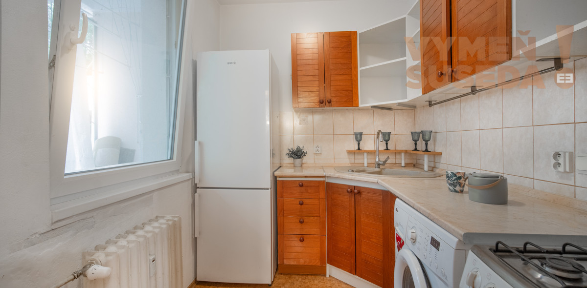 PREDANÉ - Unikátny 1 izb. byt s predzáhradkou a loggiou, top lokalita, Bujnákova ul., BA IV.