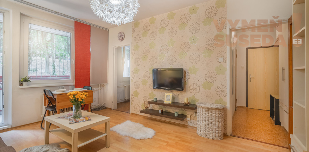 PREDANÉ - Unikátny 1 izb. byt s predzáhradkou a loggiou, top lokalita, Bujnákova ul., BA IV.