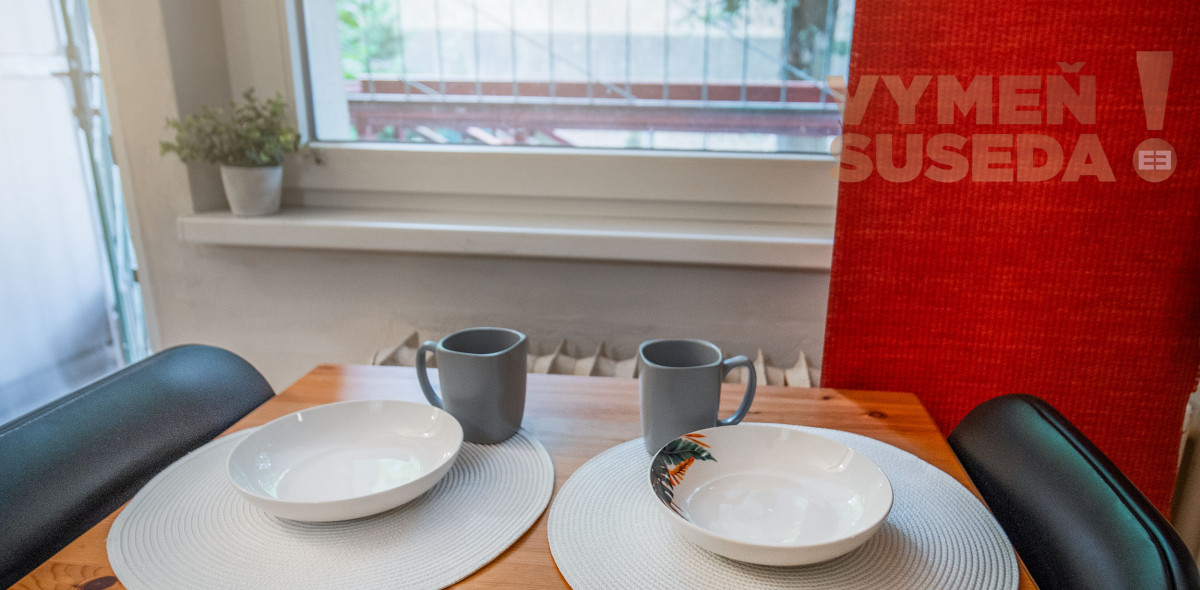 PREDANÉ - Unikátny 1 izb. byt s predzáhradkou a loggiou, top lokalita, Bujnákova ul., BA IV.