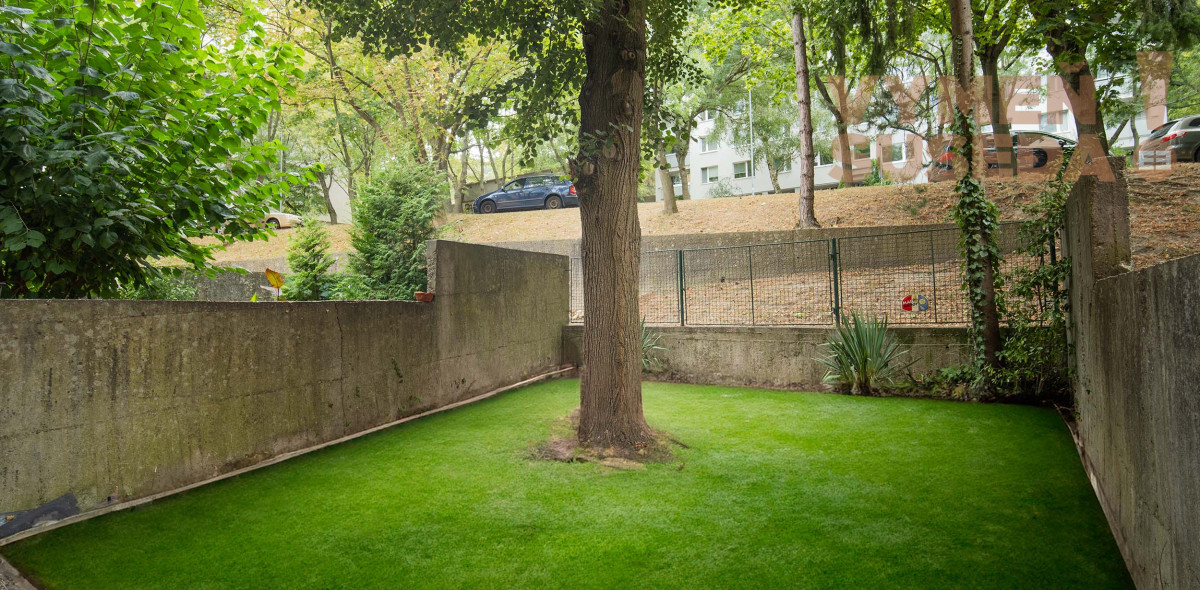 PREDANÉ - Unikátny 1 izb. byt s predzáhradkou a loggiou, top lokalita, Bujnákova ul., BA IV.