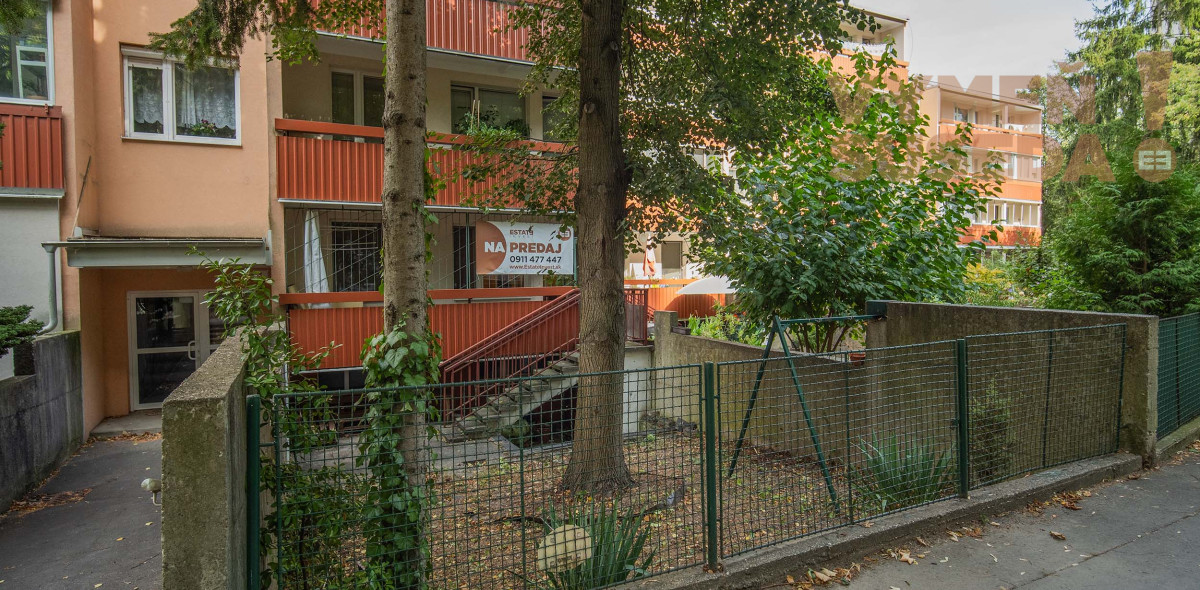 PREDANÉ - Unikátny 1 izb. byt s predzáhradkou a loggiou, top lokalita, Bujnákova ul., BA IV.