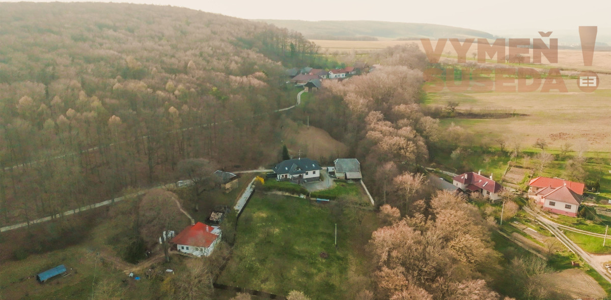 VYMEŇ SUSEDA! - Krásny stavebný pozemok s vlastnou studňou o výmere 3112 m2 v blízkosti mesta Piešťany