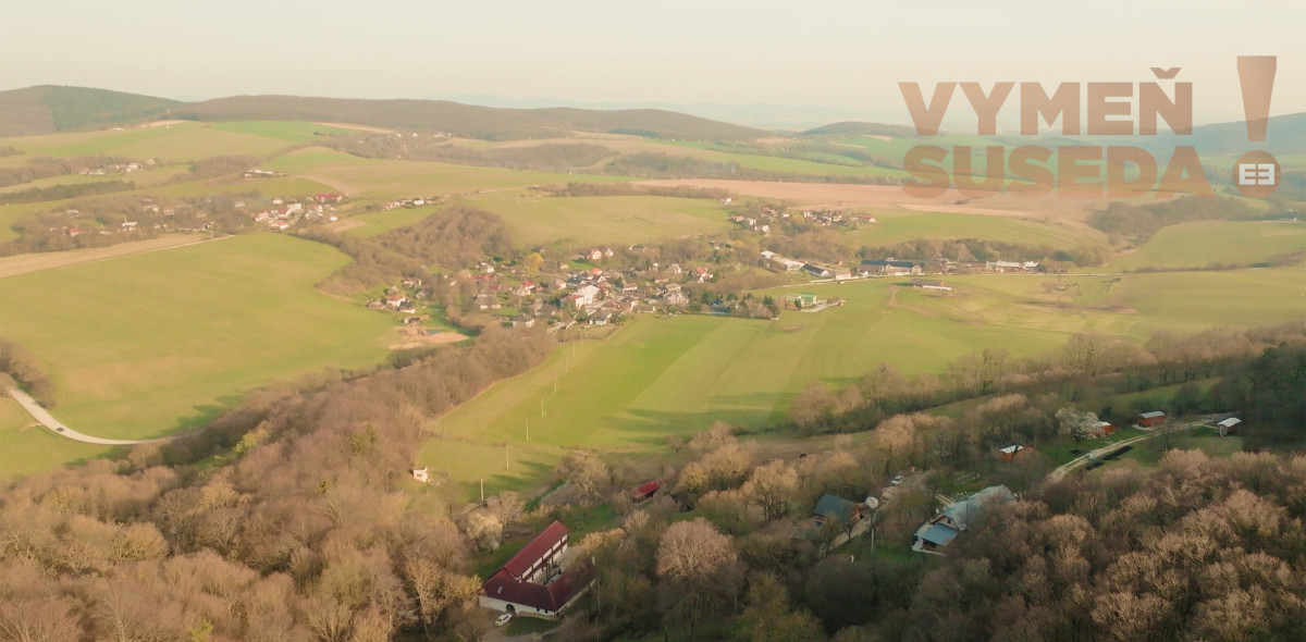 VYMEŇ SUSEDA! - Krásny stavebný pozemok s vlastnou studňou o výmere 3112 m2 v blízkosti mesta Piešťany