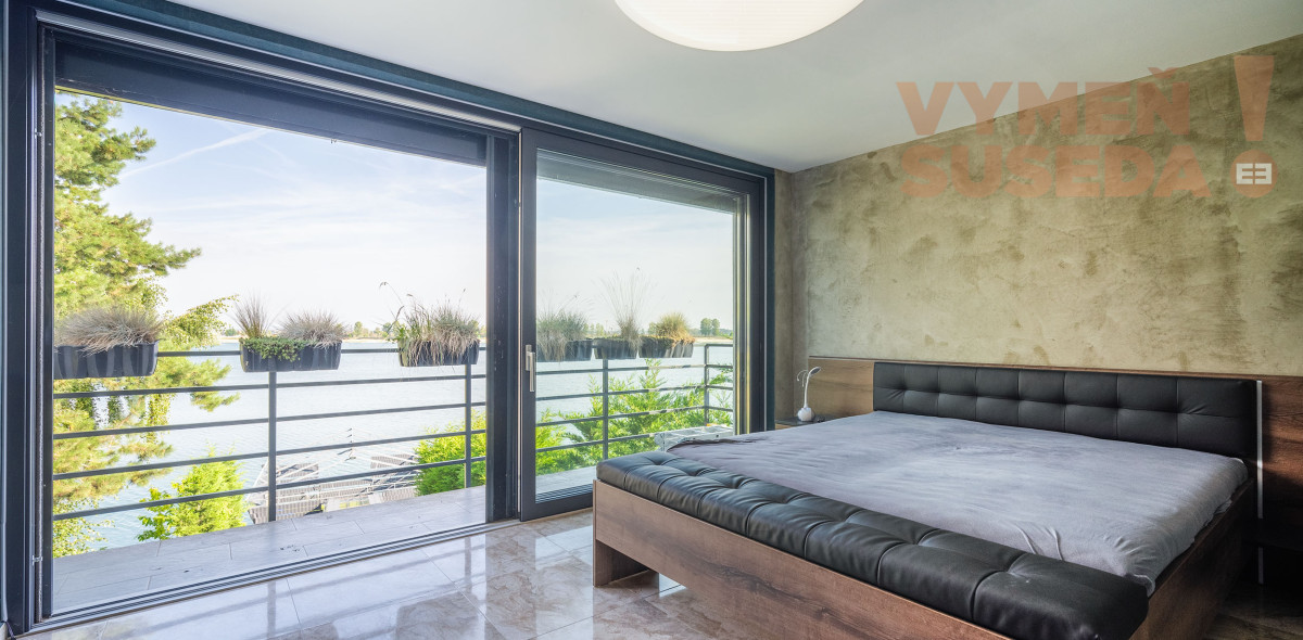 VYMEŇ SUSEDA - Luxusná rekreačná vila s vírivkou a privátnym mólom v lokalite Senecké jazerá.