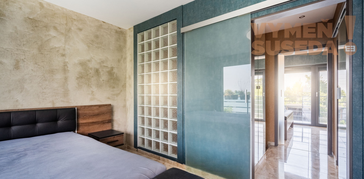 VYMEŇ SUSEDA - Luxusná rekreačná vila s vírivkou a privátnym mólom v lokalite Senecké jazerá.