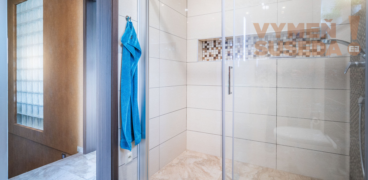 VYMEŇ SUSEDA - Luxusná rekreačná vila s vírivkou a privátnym mólom v lokalite Senecké jazerá.