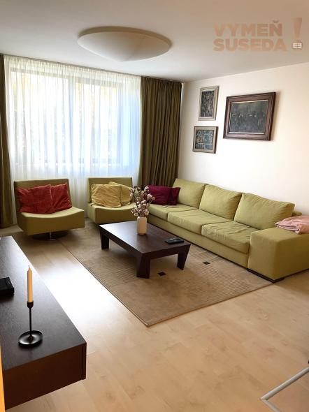 Ponúkame na prenájom priestranný  2-izbový byt s garážovým státím