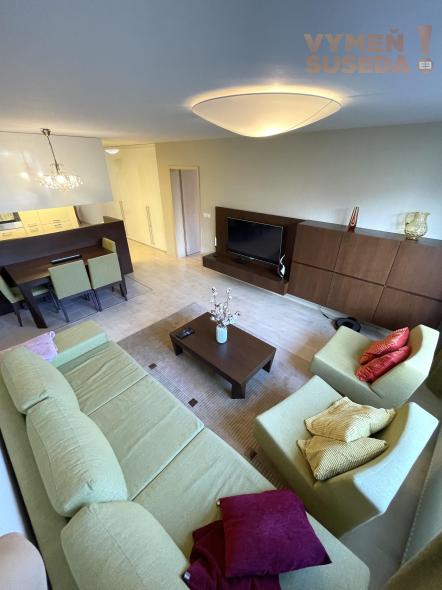 Ponúkame na prenájom priestranný  2-izbový byt s garážovým státím