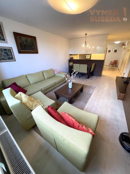 Ponúkame na prenájom priestranný  2-izbový byt s garážovým státím