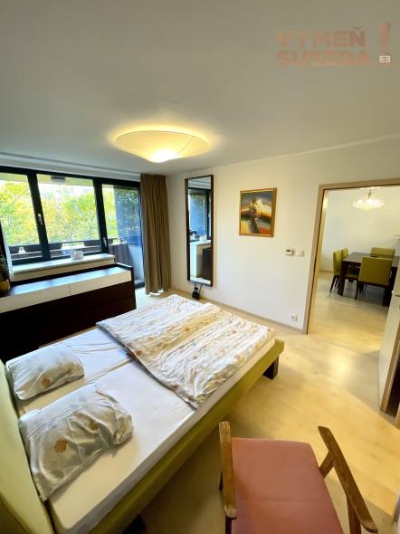 Ponúkame na prenájom priestranný  2-izbový byt s garážovým státím