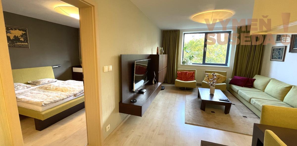 Ponúkame na prenájom priestranný  2-izbový byt s garážovým státím