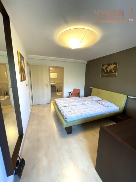 Ponúkame na prenájom priestranný  2-izbový byt s garážovým státím