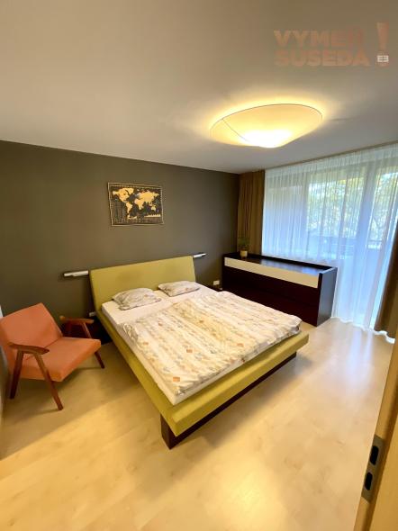 Ponúkame na prenájom priestranný  2-izbový byt s garážovým státím