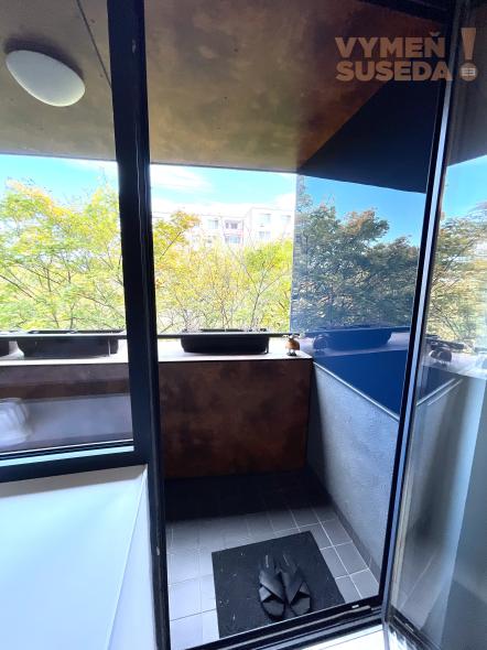 Ponúkame na prenájom priestranný  2-izbový byt s garážovým státím