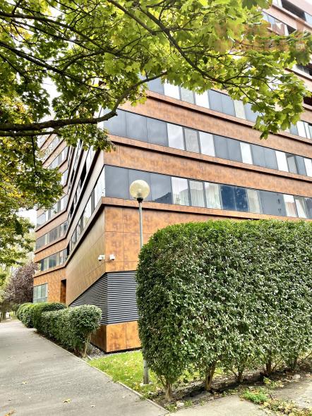 Ponúkame na prenájom priestranný  2-izbový byt s garážovým státím