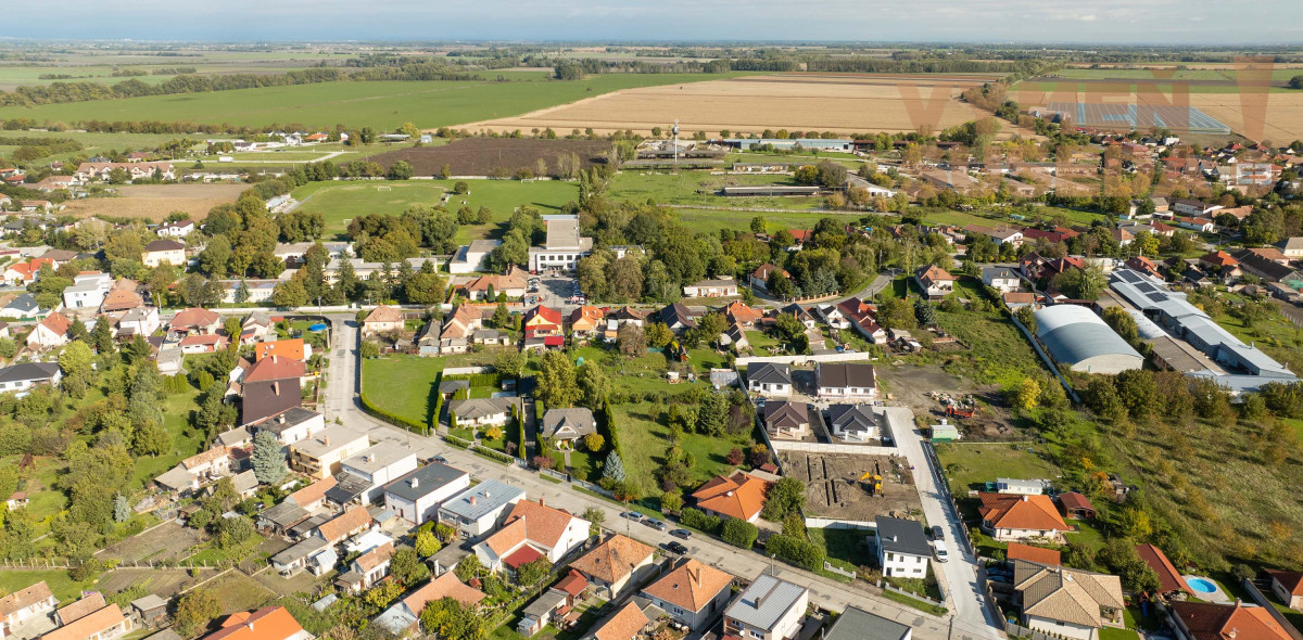 VYMEŇ SUSEDA! – 7 izb. RD s priestranným pozemkom 1414 m2 Horná Potôň