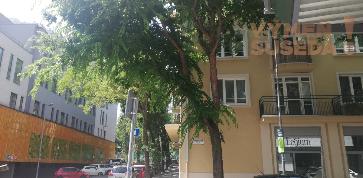 PREDANÉ! Na predaj priestranný 2 izb. byt Staré mesto