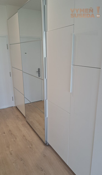 VYMEŇ SUSEDA! NA PRENÁJOM PEKNÁ GARSÓNKA, BAJKALSKÁ UL., BA III. – NOVÝ RUŽINOU ,S VLASTNÝM PARKINGOM