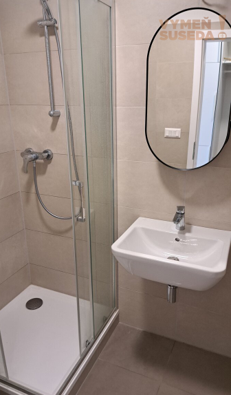 VYMEŇ SUSEDA! NA PRENÁJOM PEKNÁ GARSÓNKA, BAJKALSKÁ UL., BA III. – NOVÝ RUŽINOU ,S VLASTNÝM PARKINGOM