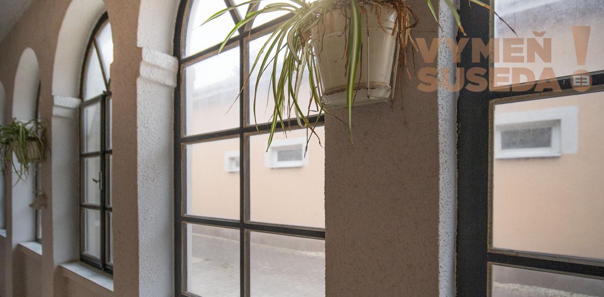 VYMEŇ SUSEDA! – PONÚKAME NA PREDAJ VÝNIMOČNÝ RODINNÝ DOM, S VEĽKÝM POZEMKOM 1235.00m2, BERNOLÁKOVO.