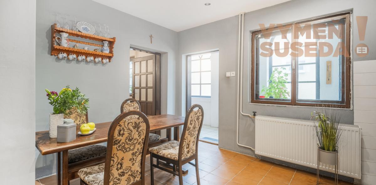 VYMEŇ SUSEDA! – PONÚKAME NA PREDAJ VÝNIMOČNÝ RODINNÝ DOM, S VEĽKÝM POZEMKOM 1235.00m2, BERNOLÁKOVO.