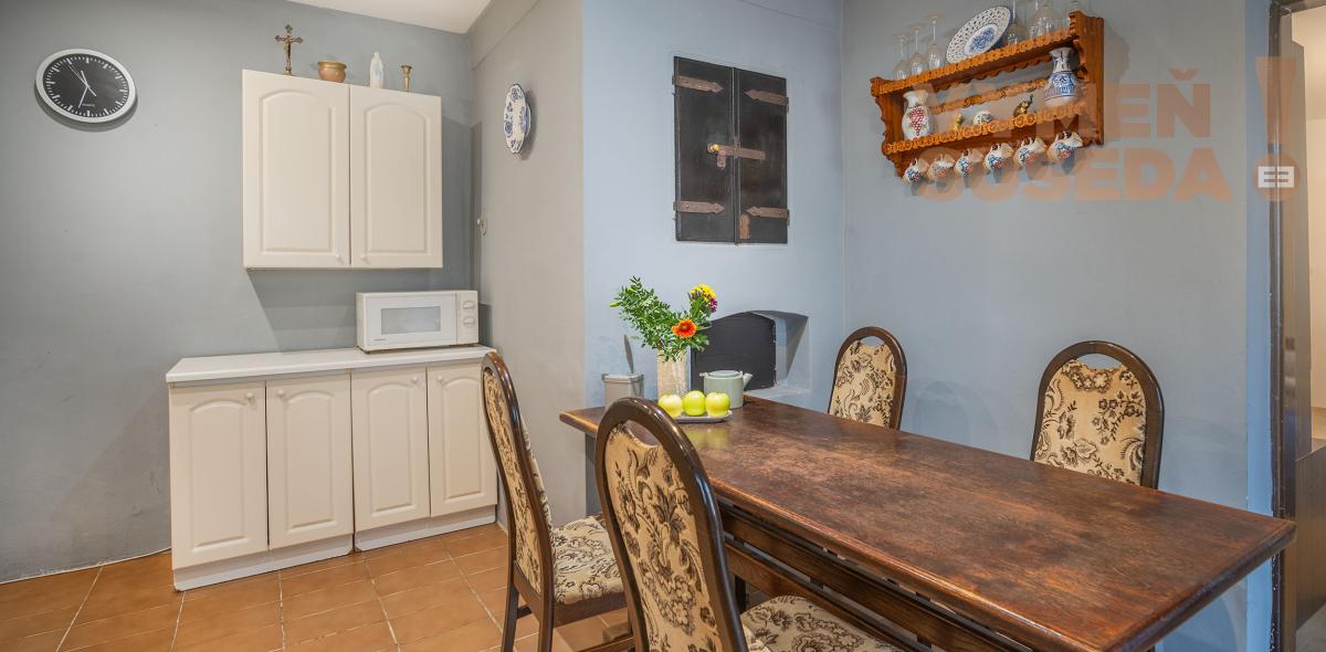 VYMEŇ SUSEDA! – PONÚKAME NA PREDAJ VÝNIMOČNÝ RODINNÝ DOM, S VEĽKÝM POZEMKOM 1235.00m2, BERNOLÁKOVO.