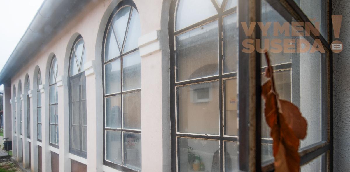 VYMEŇ SUSEDA! – PONÚKAME NA PREDAJ VÝNIMOČNÝ RODINNÝ DOM, S VEĽKÝM POZEMKOM 1235.00m2, BERNOLÁKOVO.