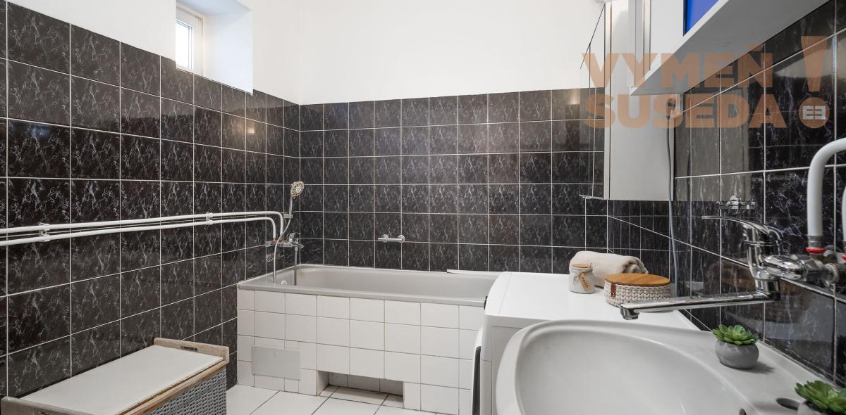 VYMEŇ SUSEDA! – PONÚKAME NA PREDAJ VÝNIMOČNÝ RODINNÝ DOM, S VEĽKÝM POZEMKOM 1235.00m2, BERNOLÁKOVO.